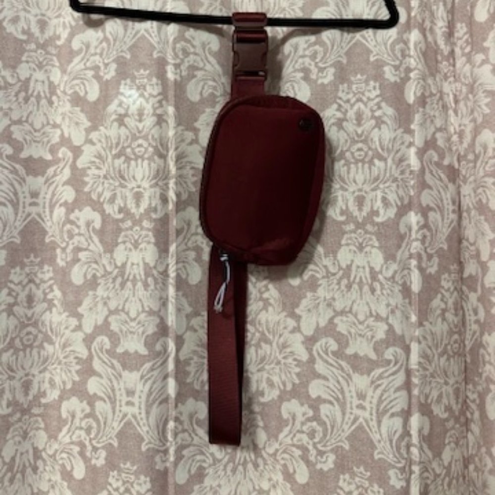 Lululemon Everywhere Belt Bag 1L